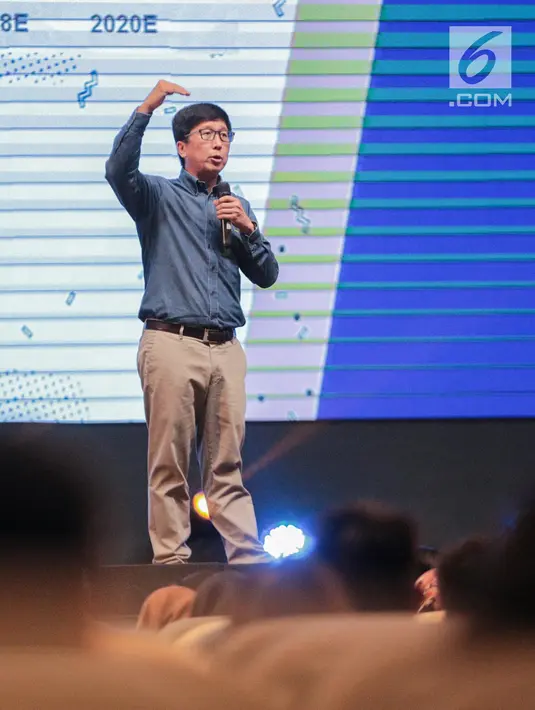 Wakil Presiden Direktur Emtek, Sutanto Hartono menjadi pembicara dalam EGTC 2018 di Universitas Kristen Petra, Surabaya, Kamis (15/11). Dalam kesempatan tersebut, Sutanto Hartono memberikan pemaparan tentang Emtek Group. (Liputan6.com/Faizal Fanani)