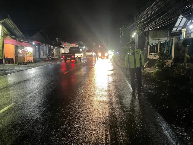 Motor Gagal Menyalip, Bocah 9 Tahun Tewas Terlindas Truk di Cibadak Sukabumi