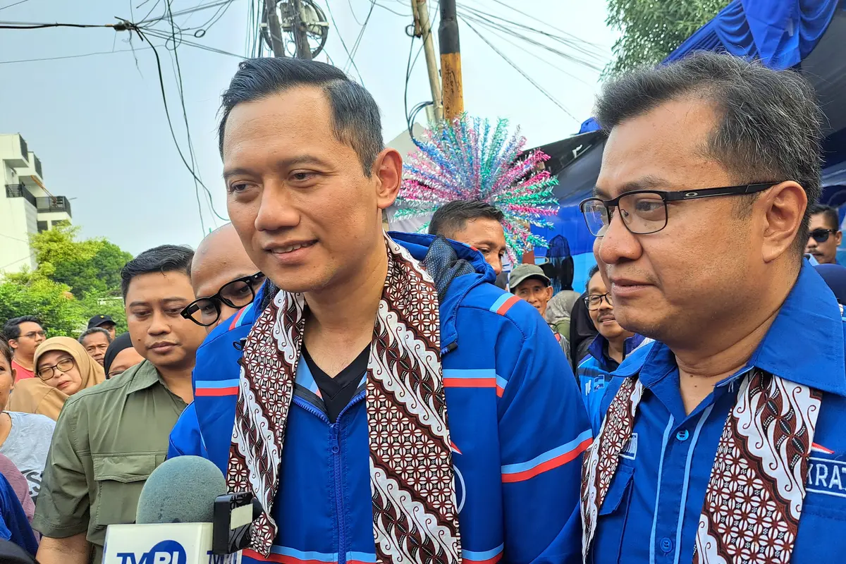 Ketua Umum (Ketum) Partai Demokrat Agus Harimurti Yudhoyono (AHY) saat ditemui wartawan di Kebayoran Lama, Jakarta Selatan, Sabtu (23/12/2023).