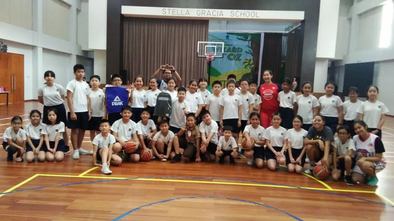 Bintang-bintang Srikandi Cup Berbagi Ilmu kepada Pelajar Pekanbaru