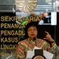 Menteri LHK, Siti Nurbaya memberi penjelasan saat Konferensi Pers di Kementrian LHK, Jakarta, Jumat (18/9/2015). Sepuluh perusahaan menjadi tersangka dalam pembakaran hutan yang menyebabkan terjadinya kabut asap. (Liputan6.com/Johan Tallo)