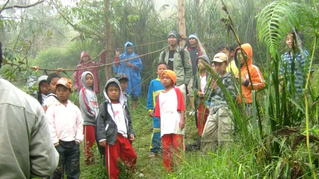 Pengenalan alam untuk siswa SD di Gunung Prau. (Liputan6.com/Misyadi untuk Muhamad Ridlo)