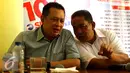 Kepala BNN, Komjen Anang Iskandar (kanan) bersama politisi Golkar Bambang Soesatyo dalam diskusi di Warung Daun, Jakarta, Sabtu (5/9/2015). Anang optimistis dapat melanjutkan pekerjaan rumah Kepala Bareskrim Komjen Budi Waseso. (Liputan6.com/Yoppy Renato)
