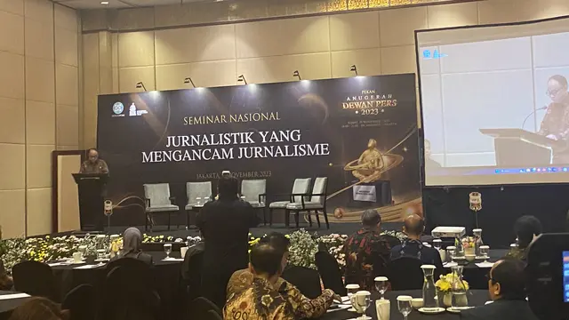 Ketua Dewan Pers Ninik Rahayu menjadi pembicara dalam seminar narsional bertajuk 'Jurnalistik yang Mengancam Jurnalisme'