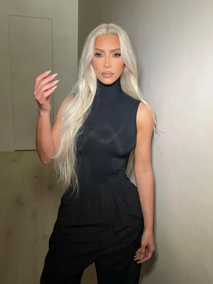 Warna rambut baru Kim Kardashian