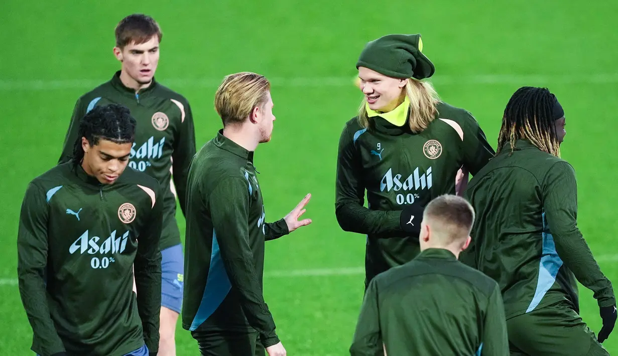 Manchester City akan berusaha bangkit saat menjamu Feyenoord di pekan kelima Liga Champions, Rabu dinihari, 26 November 2024. (Martin Rickett/PA via AP)