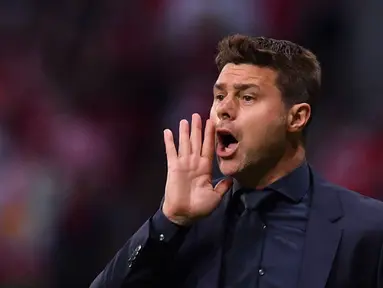 Pelatih kepala Tottenham Hotspur asal Argentina Mauricio Pochettino meneriakkan instruksi selama laga final Liga Champions UEFA antara Liverpool dan Tottenham Hotspur di Stadion Wanda Metropolitan di Madrid pada 1 Juni 2019. Chelsea resmi mengumumkan penunjukan Pochettino sebagai manajer baru mereka untuk musim 2023/2024 pada Senin (29/5/2023).