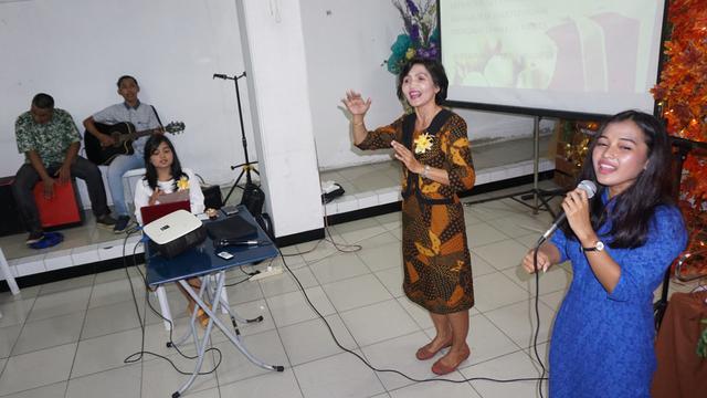 Jemaat Tunarungu Rayakan Natal