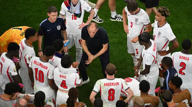 Bahaya Permainan Bola Atas Inggris