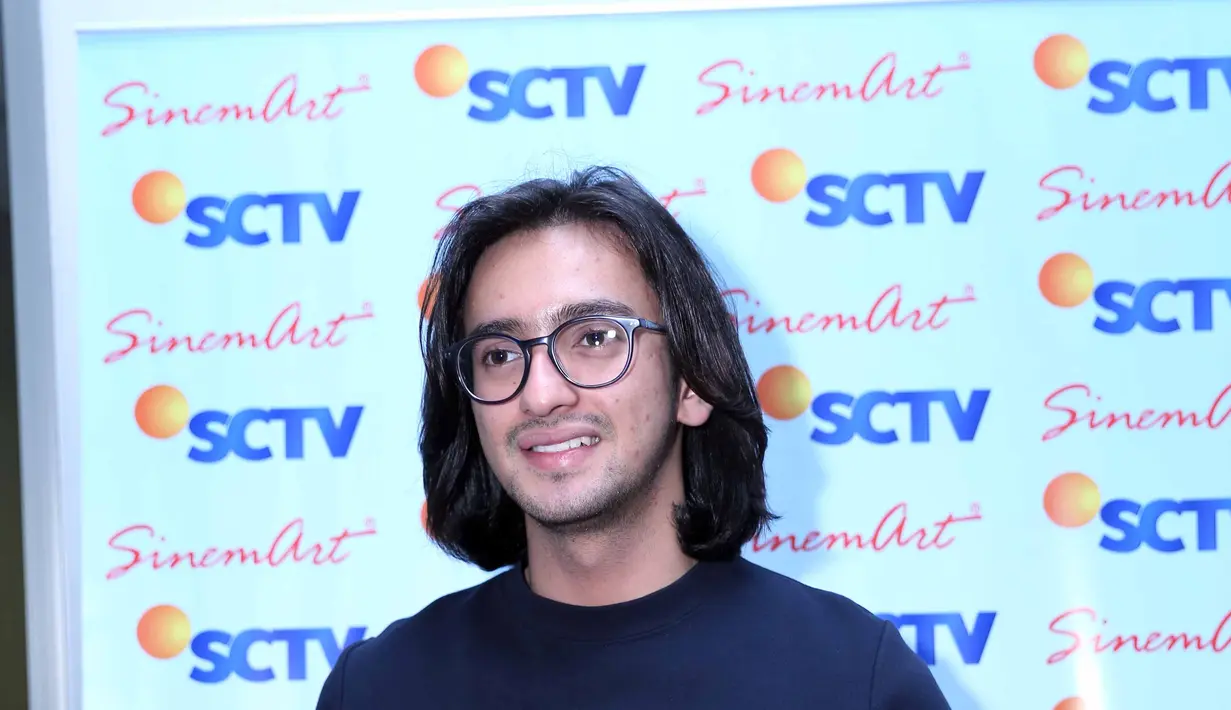 "Kalau brewok pas syuting biasa saja, tapi kalau jalan sama teman jadi suka dibilang tua," kata Omar Daniel. (Nurwahyunan/Bintang.com)