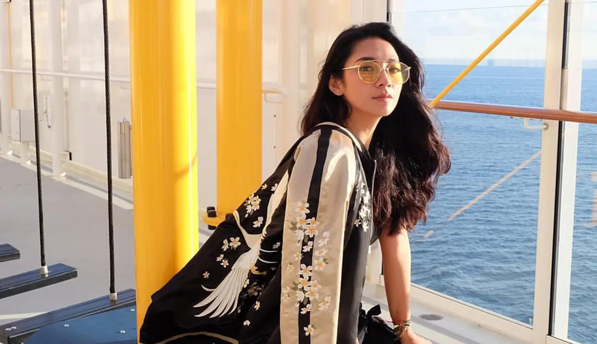 Tidak hanya bermain sinetron, Dinda pun merambah dunia tarik suara dengan merilis beberapa lagu pada 2012. (Liputan6.com/IG/@dindakirana.s)
