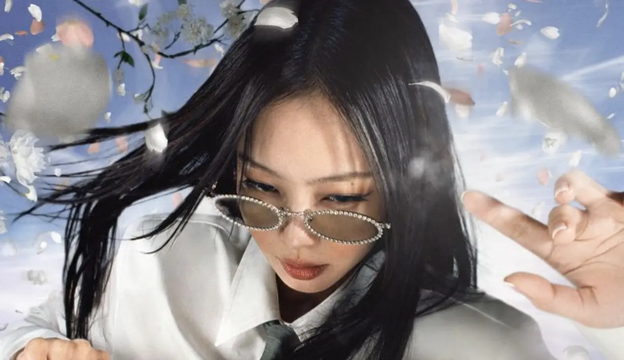 Toko pop-up Jentle Garden akan diluncurkan di lima kota berbeda di seluruh dunia, termasuk Seoul, Shanghai, Los Angeles, dan Hongkong, serta butik ION Orchard di Singapura.  Popup store akan bernuasa seperti pedesaan yang penuh bunga dirancang oleh Jenniie dan Gantle Monster. Dok. @gentlemonster