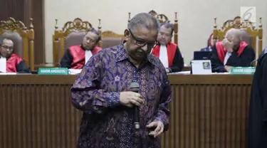 Terdakwa dugaan suap proyek PLTU Riau-1 yang juga mantan Dirut PLN, Sofyan Basir saat menjalani sidang lanjutan di Pengadilan Tipikor, Jakarta, Senin (23/9/2019). Sidang mendengar keterangan terdakwa. (Liputan6.com/Helmi Fithriansyah)