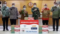 Yayasan Upaya Indonesia Damai menyumbangkan 300 ribu masker medis kepada TNI. (Dok UID)