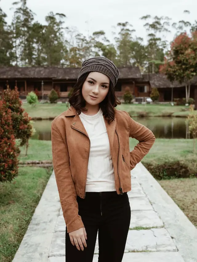 Rilis Single Baru, Ini 7 Momen Romantis Ersya Aurel Dalam Video Klipnya