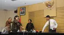 KPK dan Menteri Keuangan bersiap menggelar konferensi pers terkait OTT Ditjen Pajak, Jakarta, Selasa (22/11). KPK mengamankan uang 148,500,000 Dolar Amerika atau senilai 1,9 milyar dalam OTT tersebut. (Liputan6.com/Helmi Afandi)