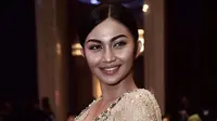 Terang-Terangan Merokok, Ariel Tatum Tuai Pro Kontra