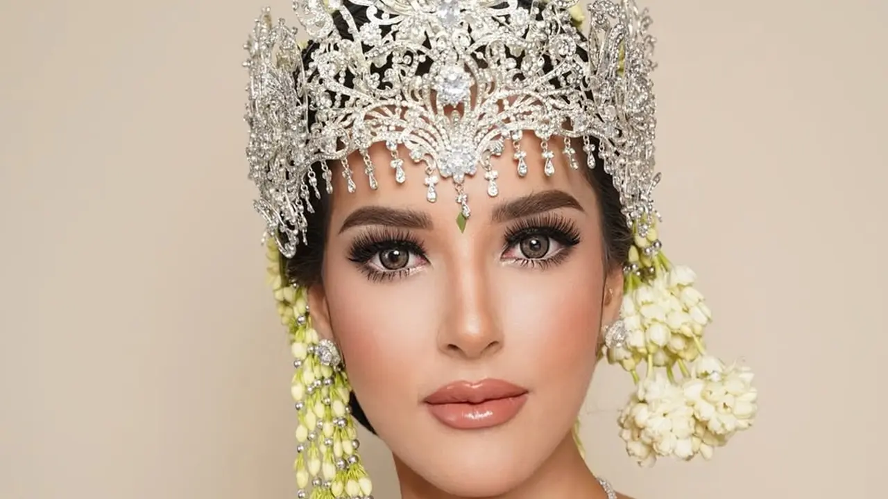 Tasya Farasya Tampil Totalitas Jadi Pengantin Sunda, Makeup Flawless Klasik dan Siger Megah Karya Rinaldy Yunardi