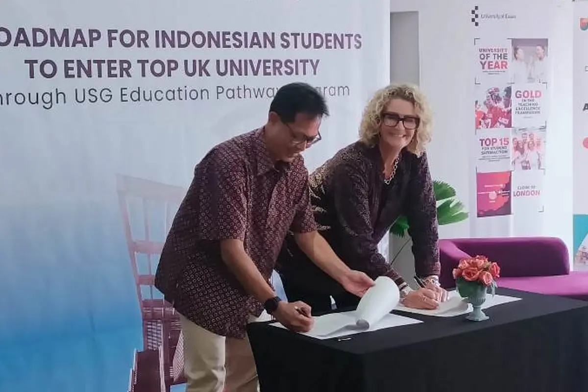Program Studi Jalur Cepat 5 Tahun untuk Raih Gelar Sarjana Internasional Bisnis di Inggris