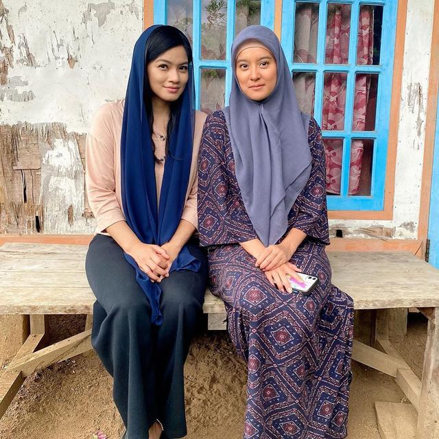 Syuting Makmum 2, Ini 7 Potret Titi Kamal saat Pakai Kerudung