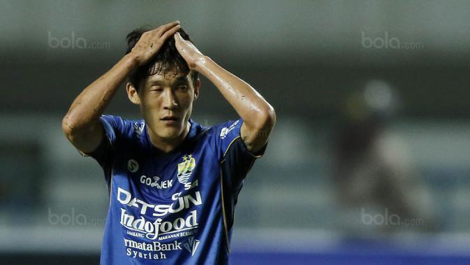 Oh In Kyun merupakan slot pemain asing Asia Persib Bandung musim lalu. (Bola.com/M Iqbal Ichsan)