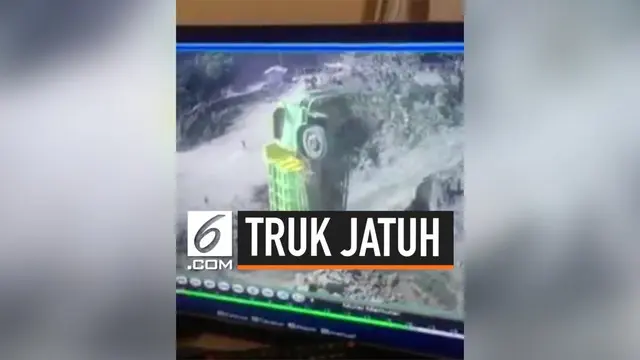 Terekam CCTV sebuah truk terperosok jatuh ke jurang di daerah alas roban, Jawa Tengah.