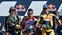Pembalap Pramac Ducati, Jorge Martin (tengah) bersama peraih podium lainnya Marco Bezzecchi dan Francesco Bagnaia (AFP)
