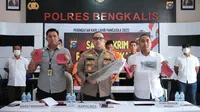 Konferensi pers pembunuhan ODGJ demi asuransi di Polres Bengkalis. (Liputan6.com/M Syukur)