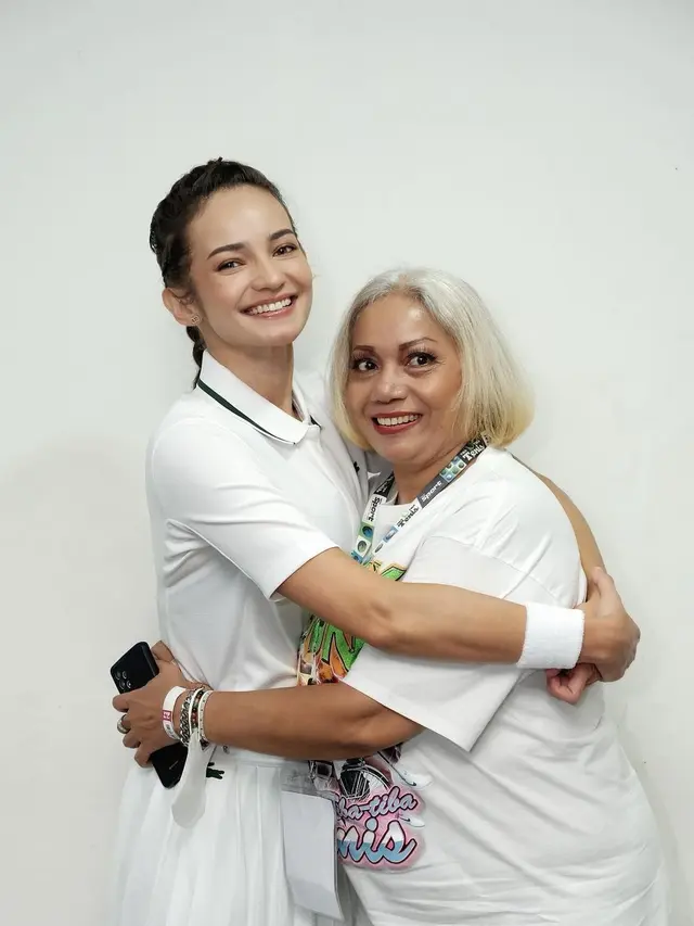 Enzy Stroia dan ibunda (Instagram/enzystoria)