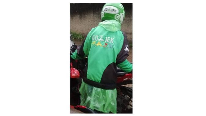 Jas hujan nyeleneh (Sumber: Instagram/dramaojol_id)