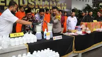 Kapolresta Malang Kota, Kombes Pol Budi Hermanto memimpin pemusnahan barang bukti narkoba pada Selasa, 22 Mei 2024 (Liputan6.com/Zainul Arifin)