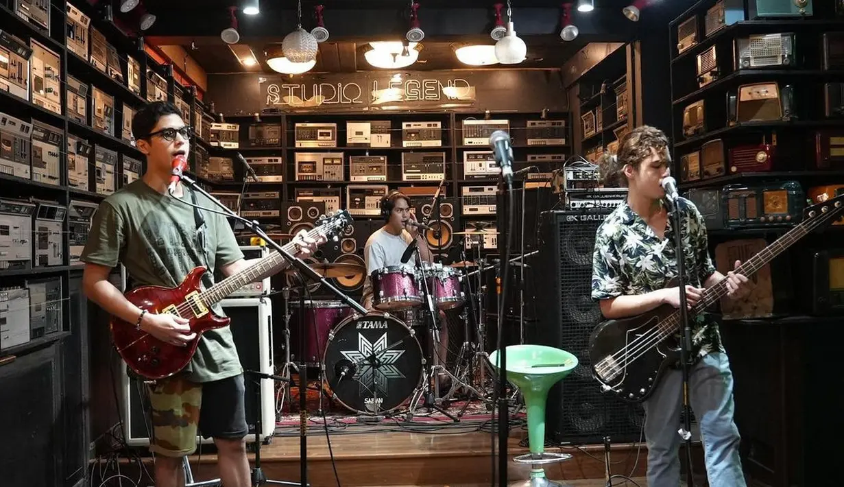 Momen itu diabadikan di unggahan Instagram El Rumi pada 26 Oktober 2022 kemarin. [Instagram.com/elelrumi]