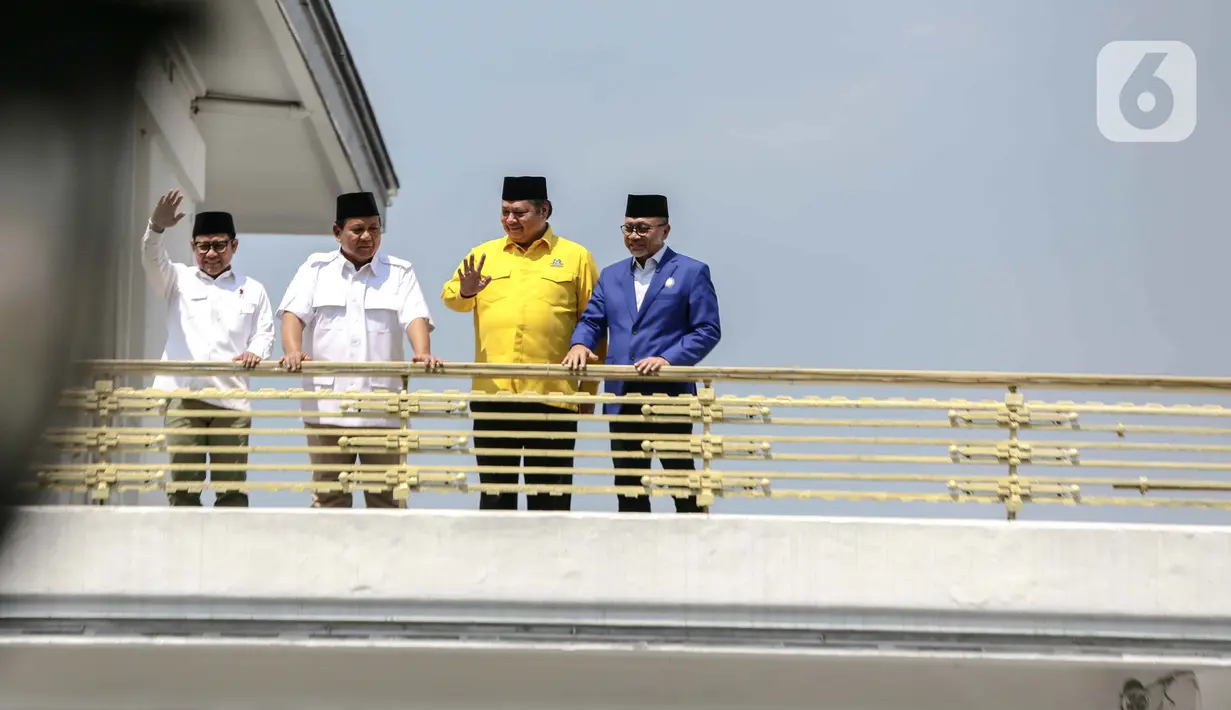 “Kita ingin memperbaiki kehidupan rakyat kita, kita tidak mau menyerahkan nasib bangsa kepada pihak yang kita tidak yakin cintanya terhadap bangsa ini,” kata Prabowo Subianto memungkasi. (Liputan6.com/Faizal Fanani)