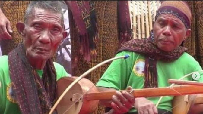 Alat Musik Sato yang Hampir Punah di Desa Wisata Waturaka - Vimarsana News