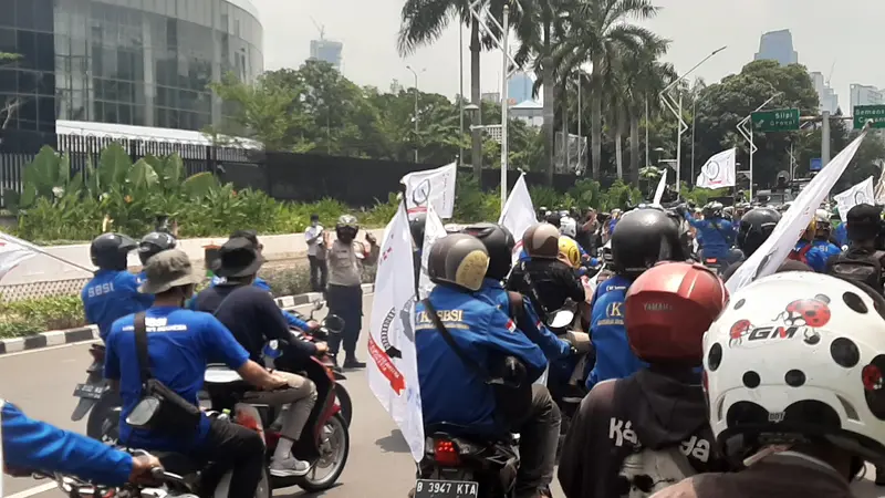 Demo Massa Buruh SBSI di Jalan Gerbang Pemuda, Tanah abang