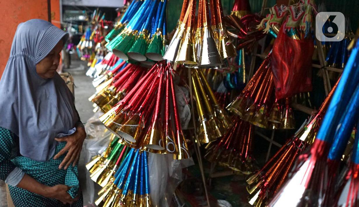 FOTO Pedagang Terompet  Musiman Marak di Glodok News 