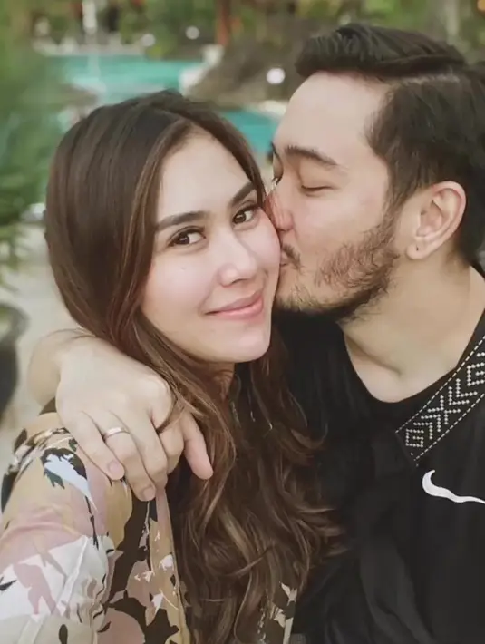 Adik Raffi Ahmad itu dituding berselingkuh dengan aktor ganteng Rendy Kjaernett. (FOTO: instagram.com/ritchieismail/)