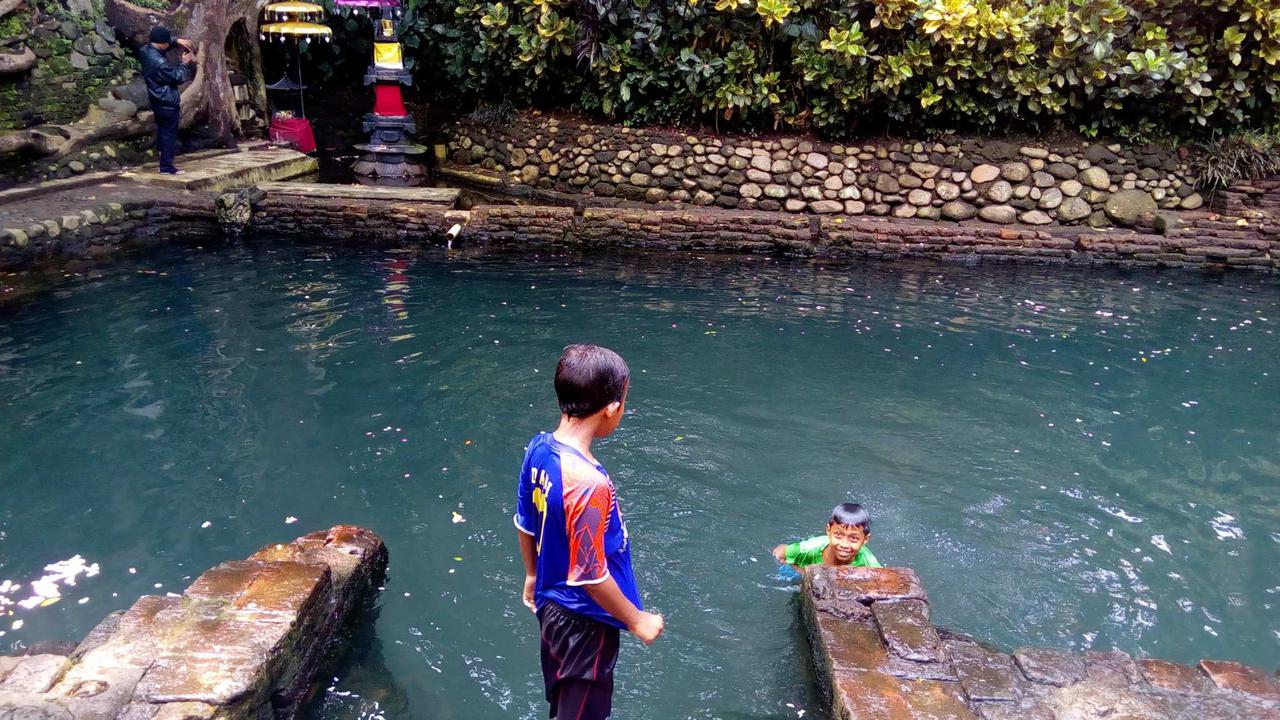 Di Pemandian Ini Ken Arok Suka Mengintip Ken Dedes