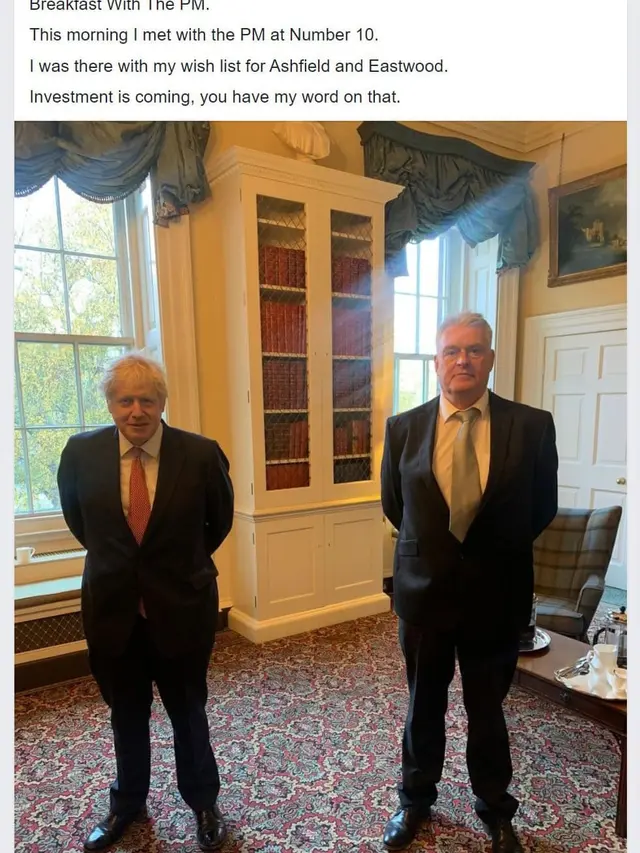 Postingan anggota parlemen Lee Anderson dengan Boris Johnson saat melakukan pertemuan, sebelum akhirnya dinyatakan positif COVID-19.