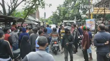 Polisi menangkap seorang sopir angkutan kota di Tangerang yang diduga penabrak sekelompok pengemudi ojek online. Polisi akan memastikan status hukum sopir maut tersebut.