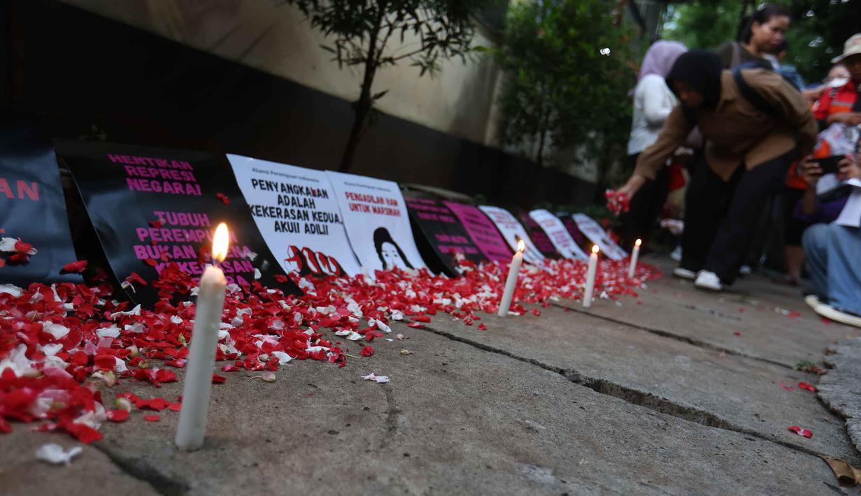 Aliansi Perempuan Indonesia (API) saat menggelar aksi unjuk rasa memperingati 28 tahun Reformasi di depan kantor Komisi Nasional (Komnas) Hak Asasi Manusia (HAM), Jakarta, Selasa (19/5/2026). (Kapanlagi.com/Budy Santoso)