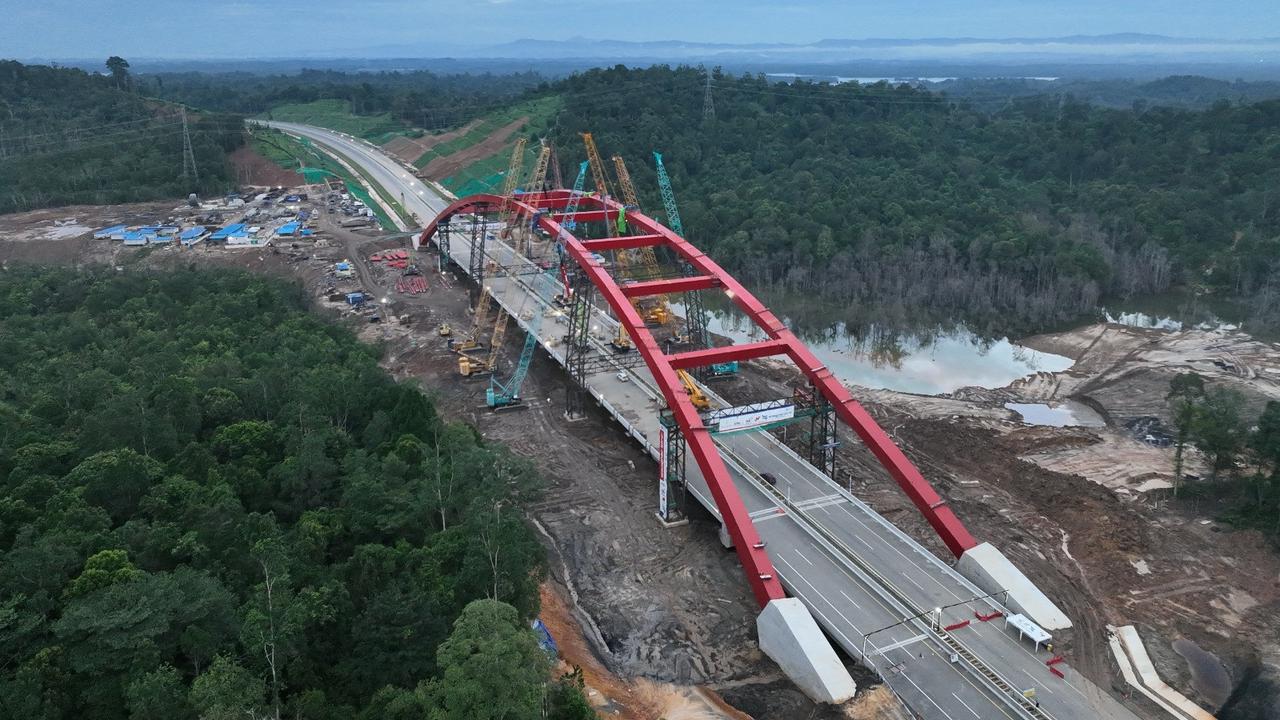 Pembangunan Jembatan Dirgahayu di Jalan Tol IKN oleh PT Waskita Karya (Persero) Tbk. (Dok WSKT)