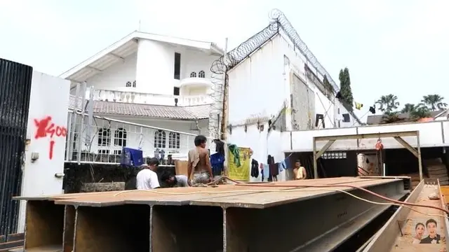 Baim Wong melihat pembangunan rumahnya