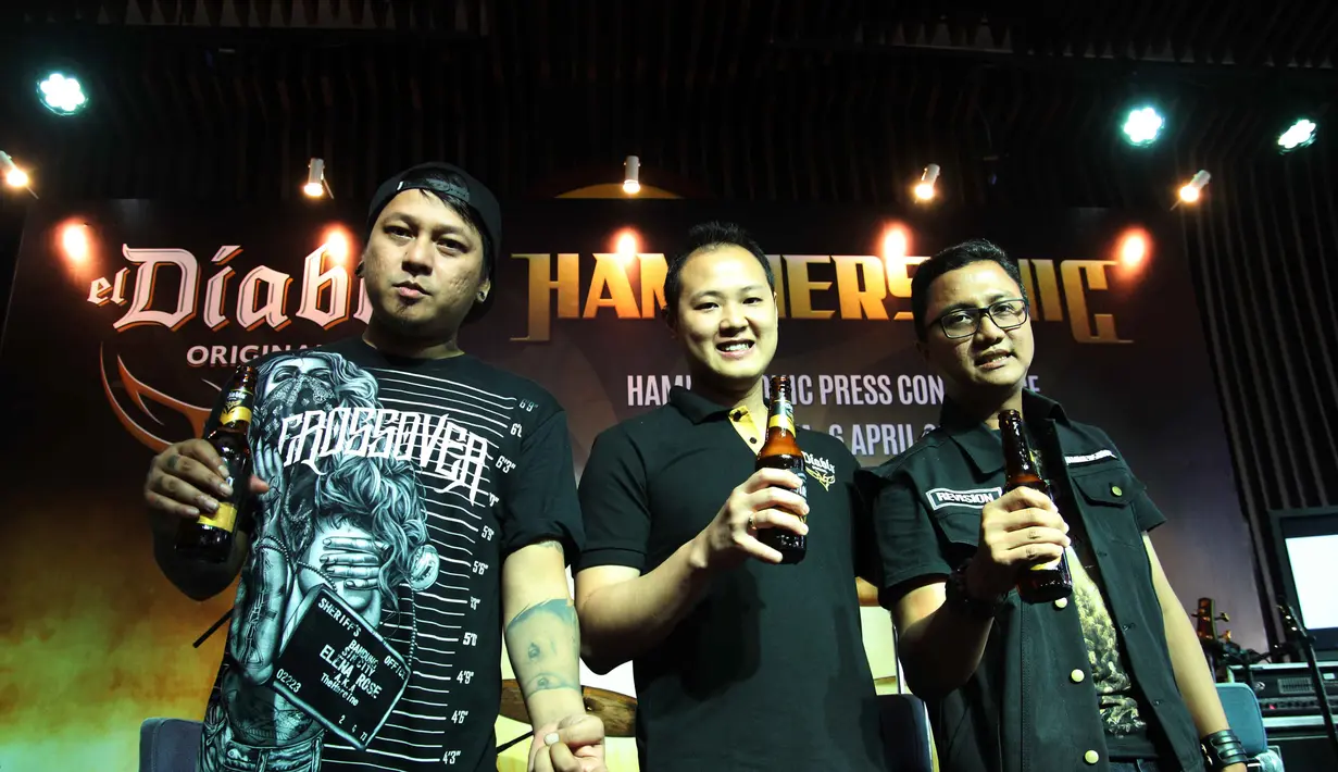 Selain itu, musisi lokal yang ikut meramaikan para metalhead se-Indonesia, Hammersonic Festival 2017, diantaranya Revenge The Fate, Trojan, From Hell to Heaven dan beberapa nama lain. (Nurwahyunan/Bintang.com)