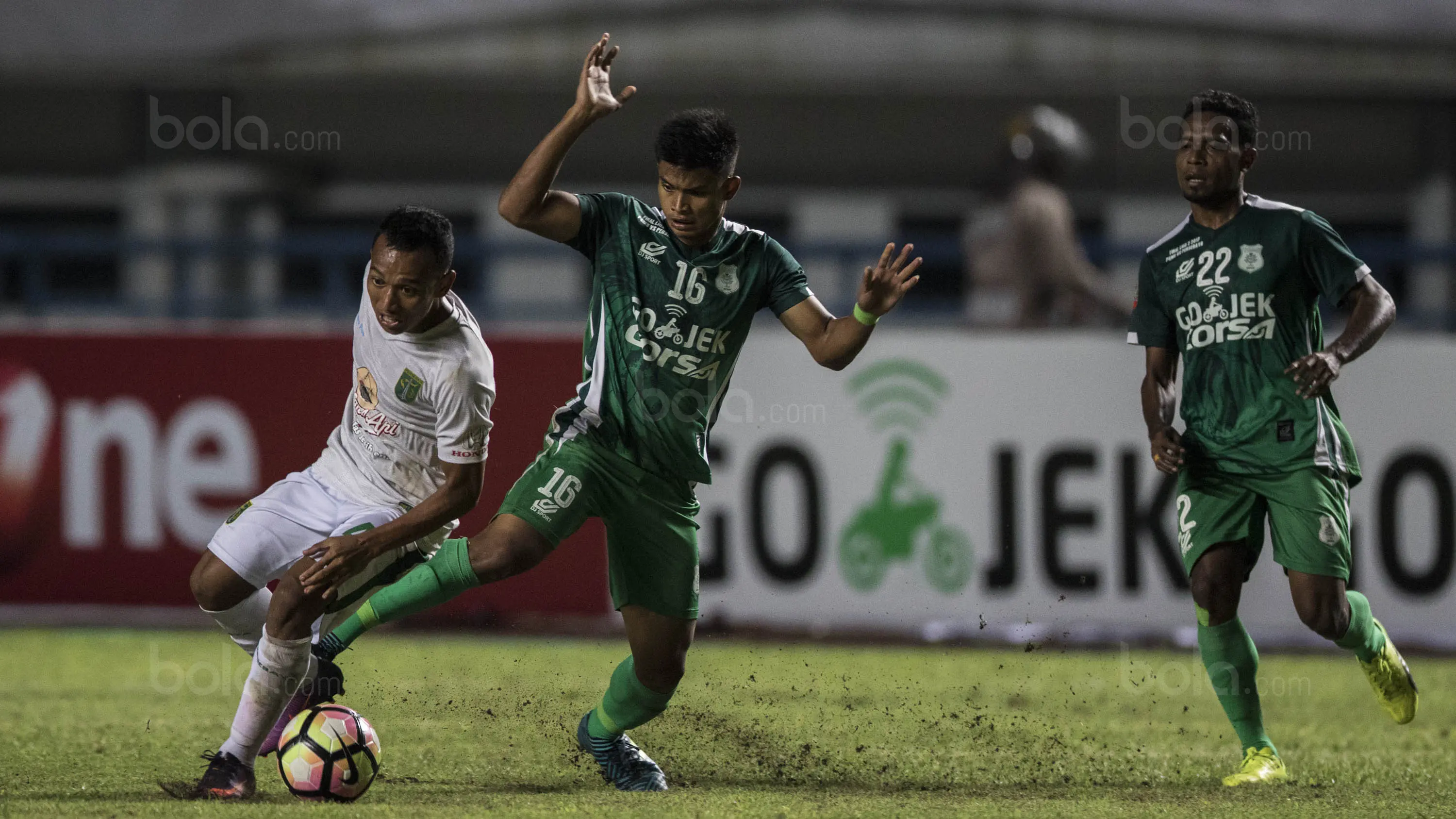 PSMS vs Persebaya di final Liga 2 2017.(Bola.com/Vitalis Yogi Trisna)