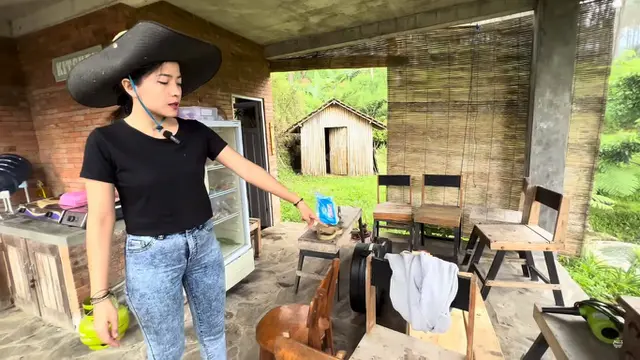 Angelina Ci di Rumah Hutan