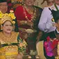 Presiden Joko Widodo (Jokowi) dan Ibu Negara Iriana menikmati penampilan Putri Ariani di acara HUT ke-78 Republik Indonesia (HUT ke-78 RI) pada Kamis (17/8/2023) di Istana. (YouTube Sekretariat Presiden)