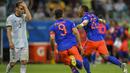 Gelandang Kolombia, Roger Martinez, merayakan gol yang dicetaknya ke gawang Argentina pada laga Copa America 2019 di Stadion Fonte Nova, Salvador, (Sabtu (15/6). Argentina kalah 0-2 dari Kolombia. (AFP/Raul Arboleda)
