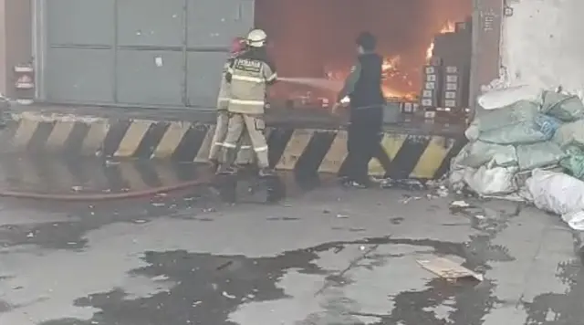 Kebakaran Hebat di Pergudangan Kosambi Tangerang