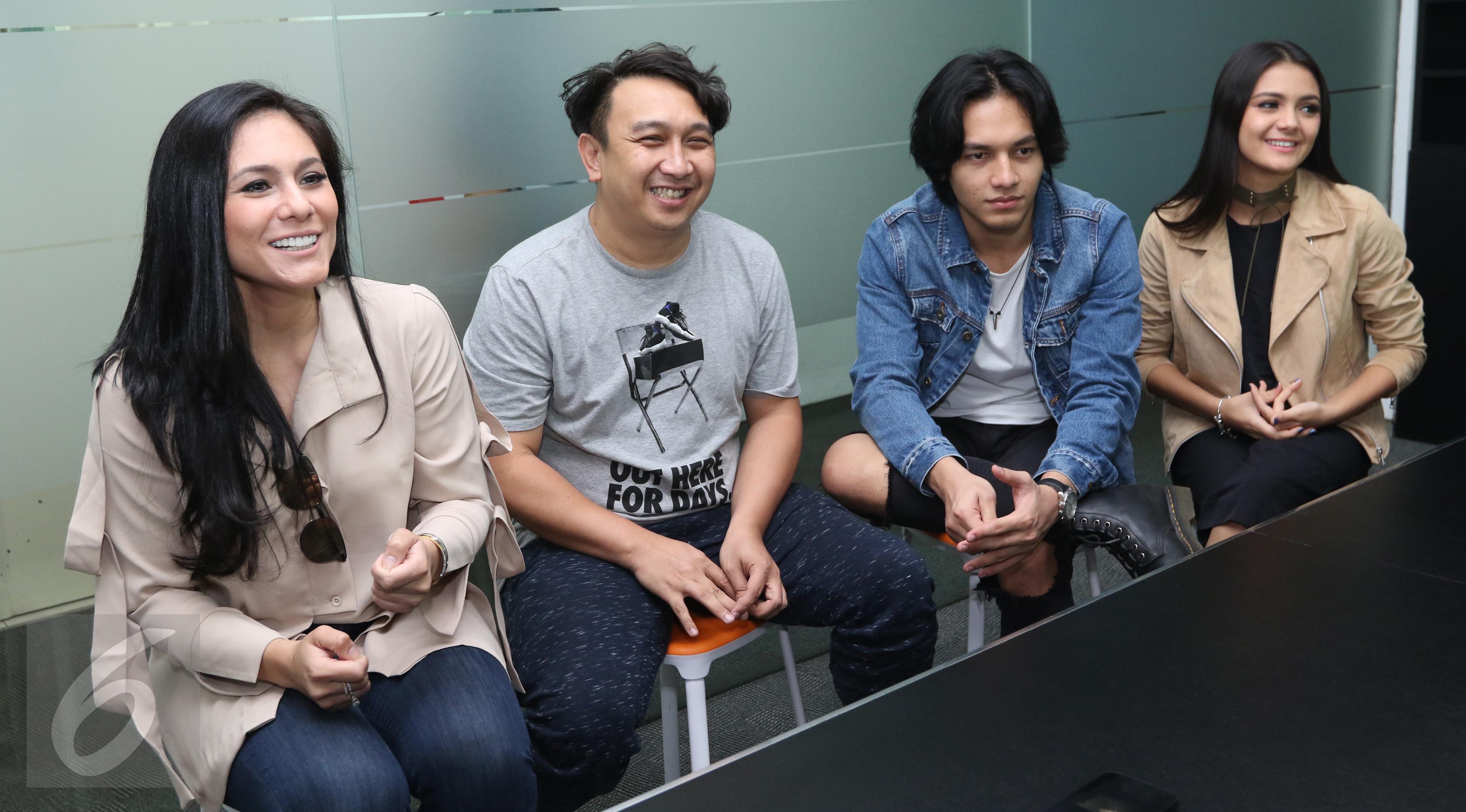  Pemain film Jailangkung saat mengunjungi kantor Liputan6.com di SCTV Tower, Jakarta, Senin (8/5). (Liputan6.com/Fatkhur Rozaq)